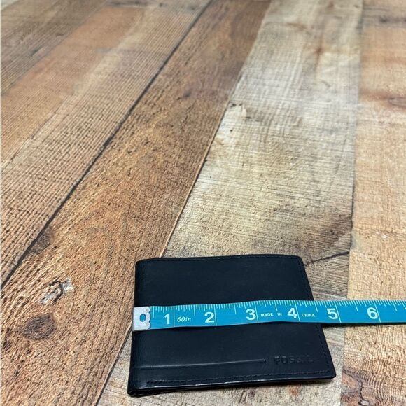 Fossil black leather bifold wallet 
Pre owned good - Picture 6 of 10